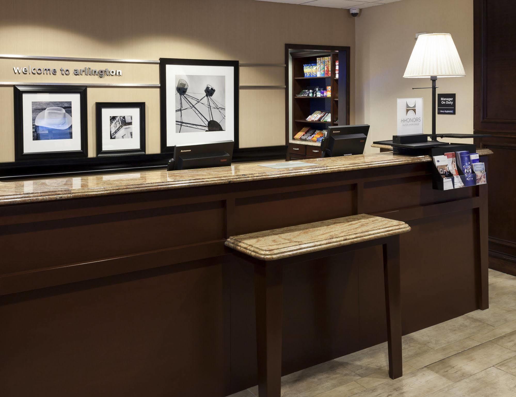 Hampton Inn & Suites Dallas-Arlington-South Buitenkant foto